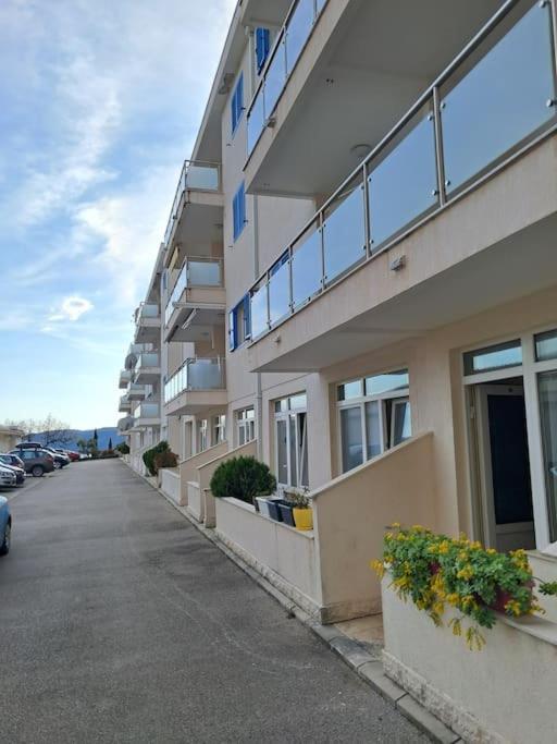 Holiday Home Apartment Будва Экстерьер фото